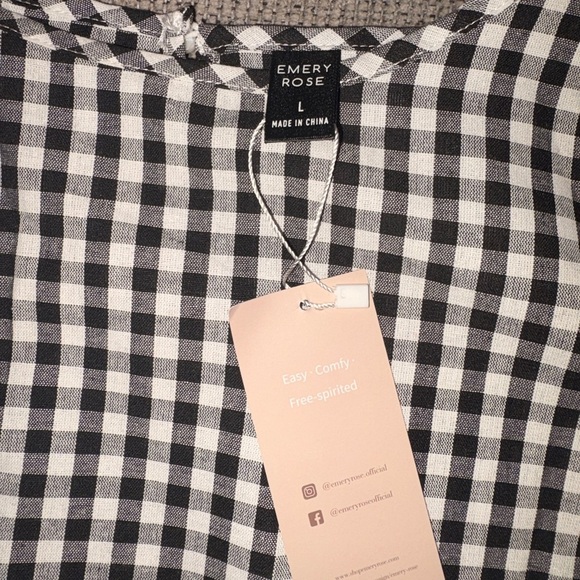 Women's Blouse - Picture 2 of 3